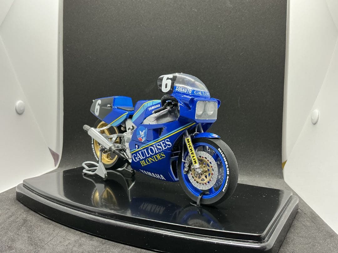 ②ソノートヤマハFZR750 クリスチャン・サロン プラモデル完成品