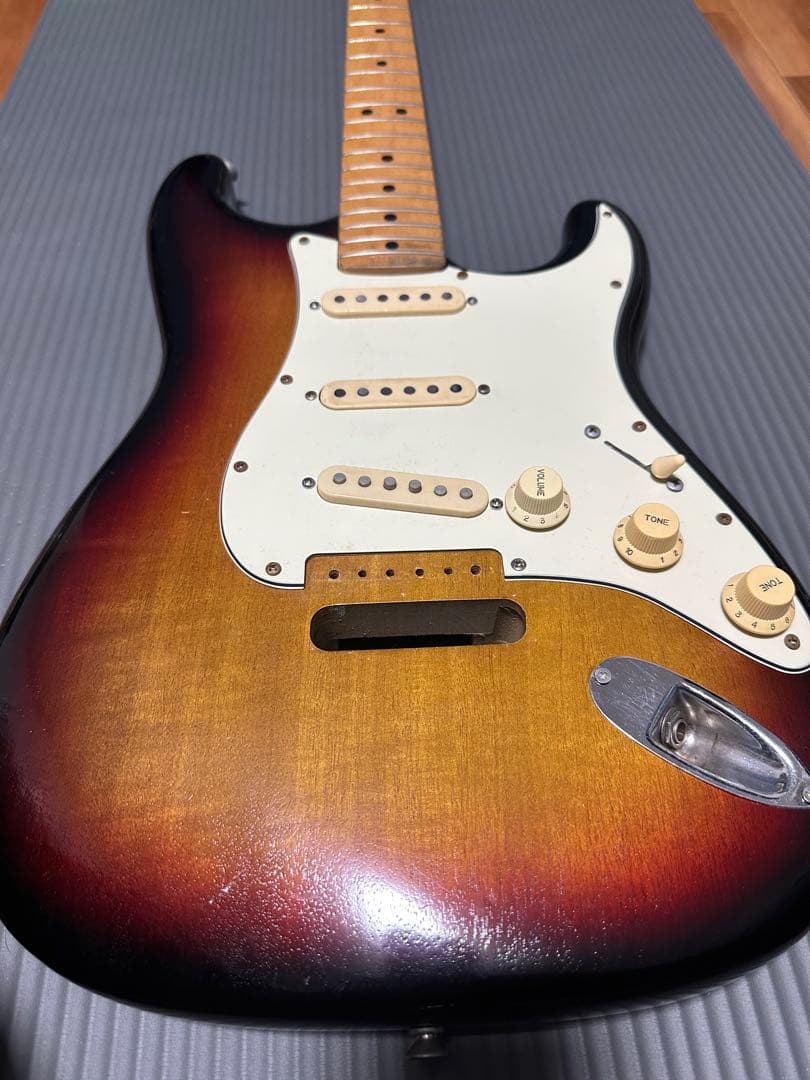 フェルナンデス　希少スパロゴ　ジャパンヴィンテージ　トレモロ無しナット無し