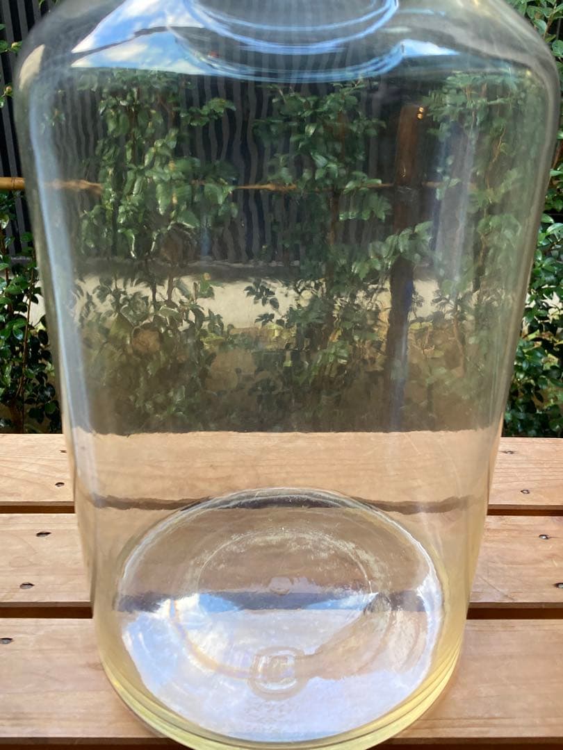 大きい試薬瓶　￼高さ約37センチ