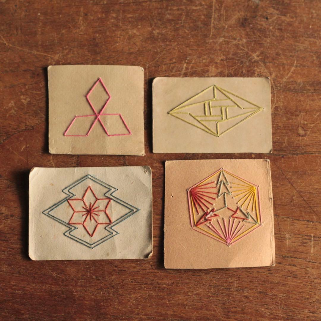 古い 背守り 4種 厚紙に刺繍 古道具 アンティーク