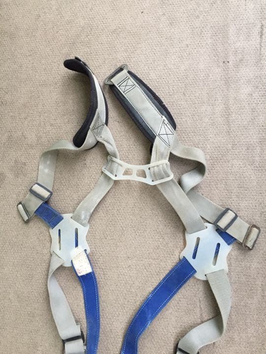 規格前のフルハーネス