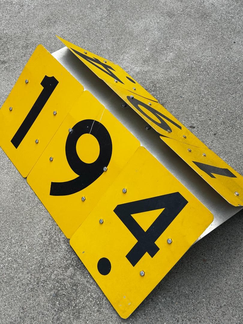 空港の誘導路または滑走路補助標識、米国 FAA 仕様タイプ　アメリカ看板標識