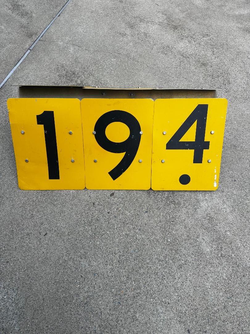 空港の誘導路または滑走路補助標識、米国 FAA 仕様タイプ　アメリカ看板標識