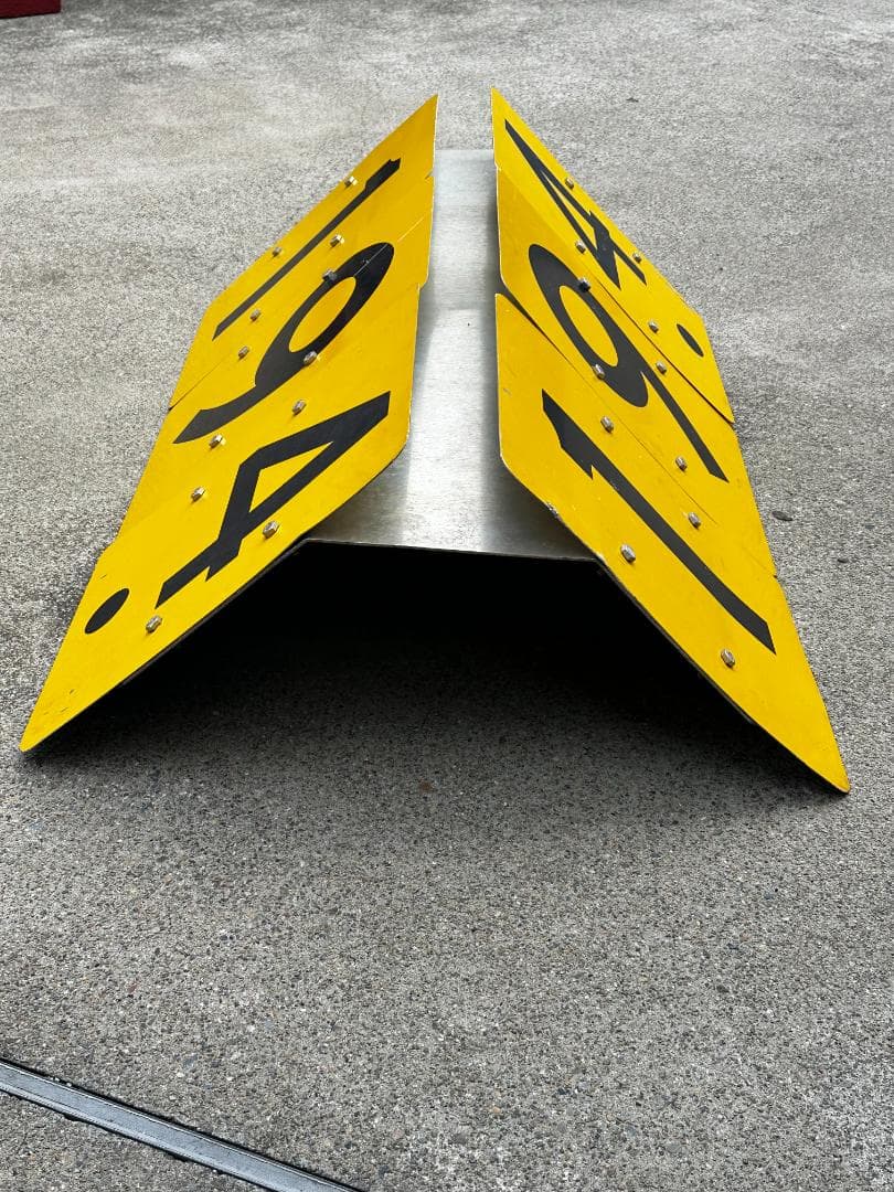 空港の誘導路または滑走路補助標識、米国 FAA 仕様タイプ　アメリカ看板標識