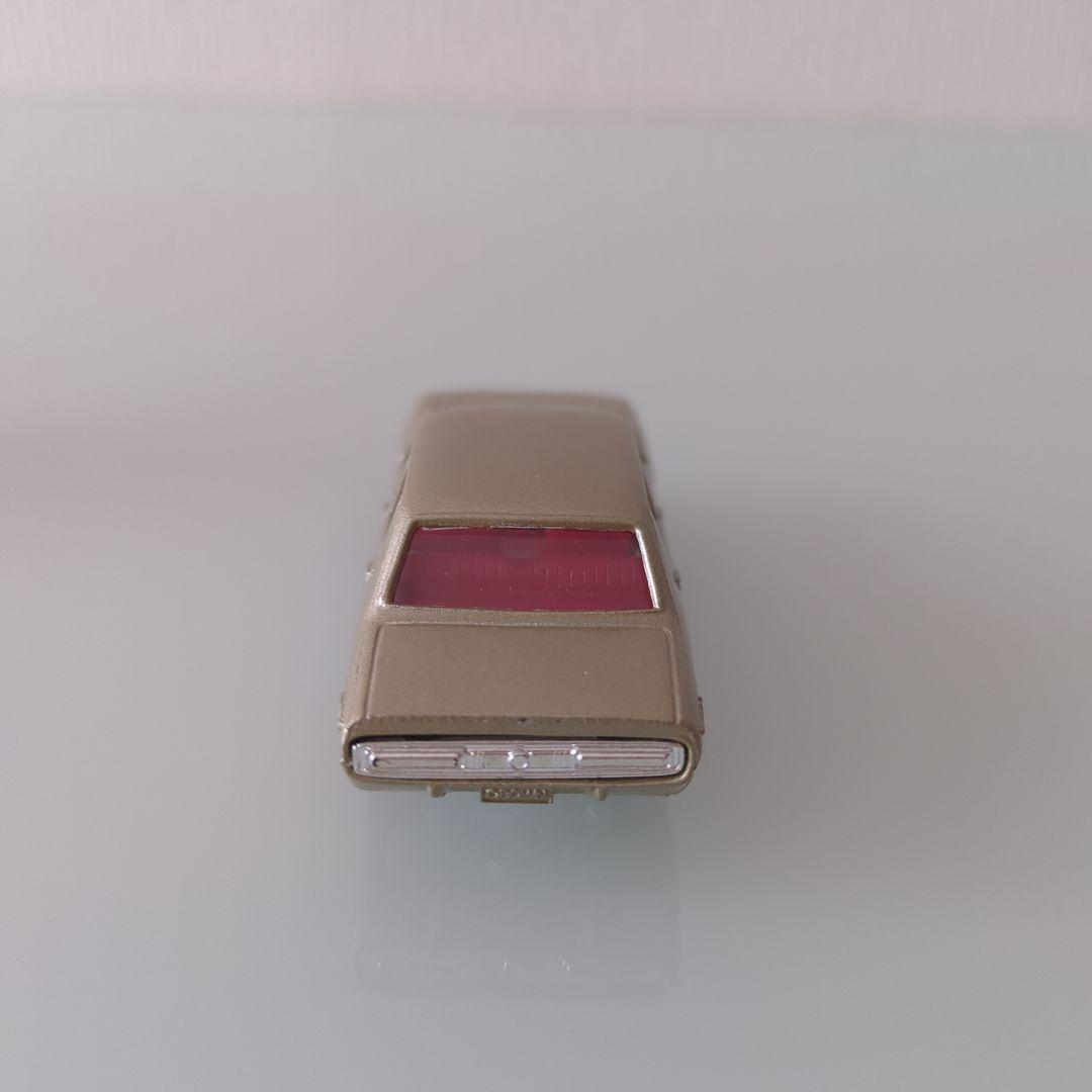 黒箱 トミカ トヨタニュークラウン