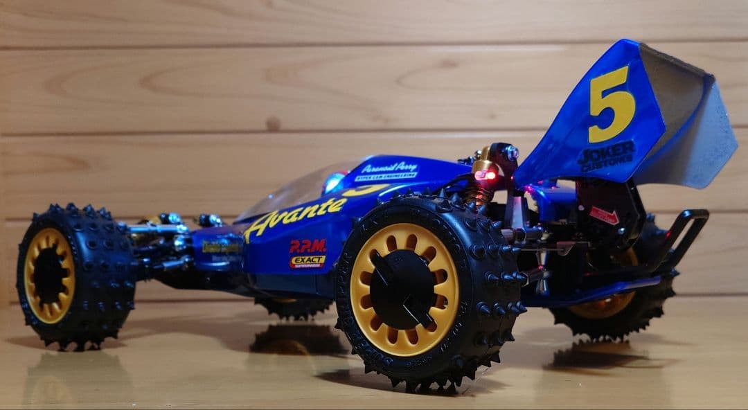 タミヤRCアバンテ (2011)LEDライト付プロポ＆バッテリー充電器付完成品