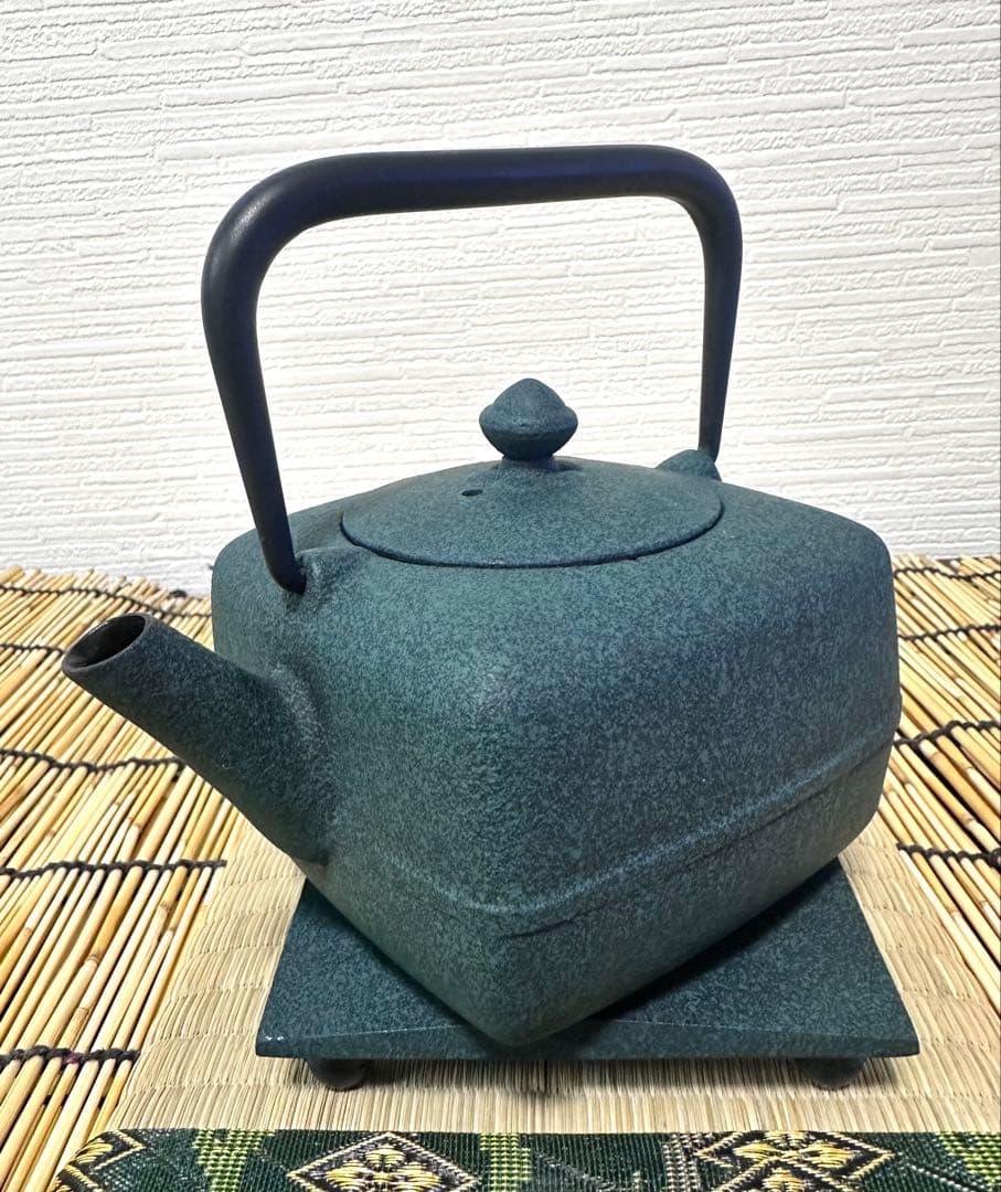 菊地保寿堂　奥山清行デザイン　ティーポット　よほうＳ　鉄瓶敷き　おりがみ①