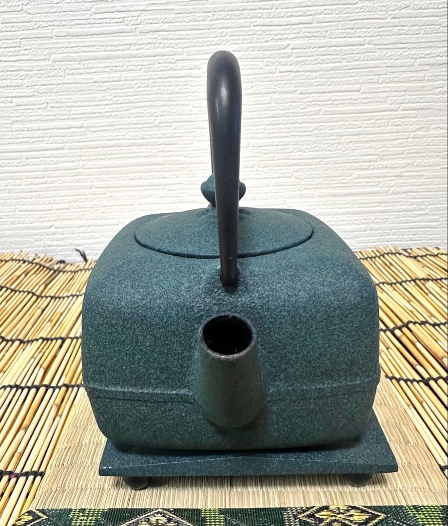 菊地保寿堂　奥山清行デザイン　ティーポット　よほうＳ　鉄瓶敷き　おりがみ①