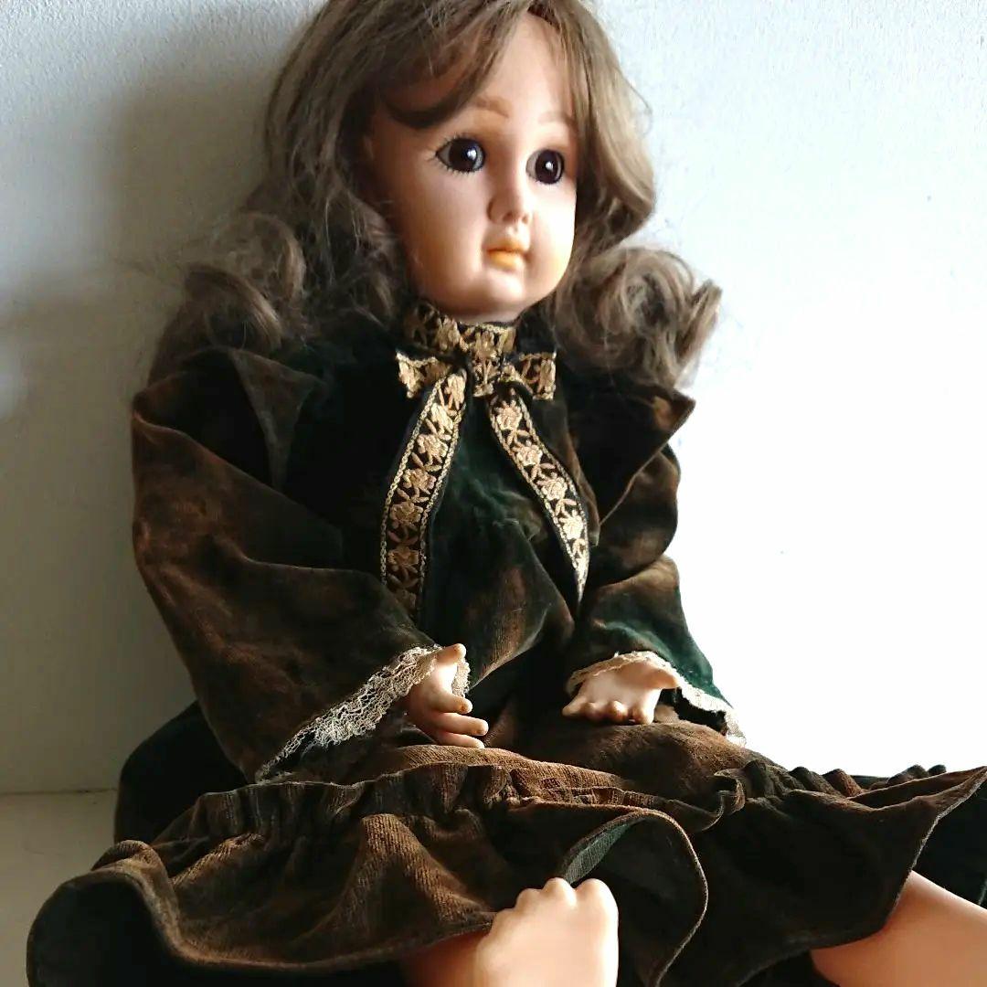 アンティークドール／緑ベルベットドレス