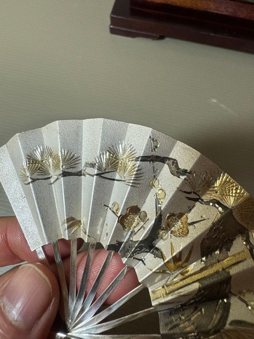 2726 武比古作 純銀　松竹梅　扇　置物　ガラスケース付