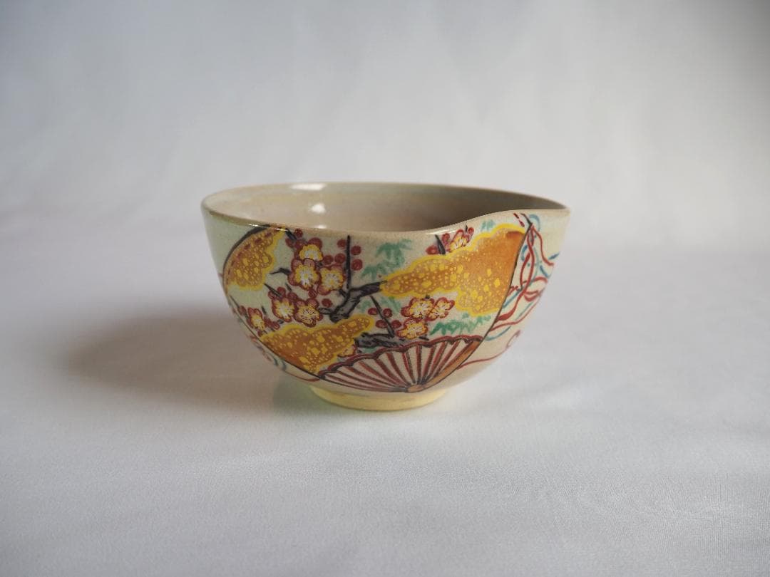 5代清水六兵衛造『色絵竹梅図扇面茶碗』（共箱）