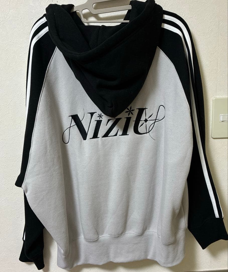 NiziU AWAKE パーカー Mサイズ