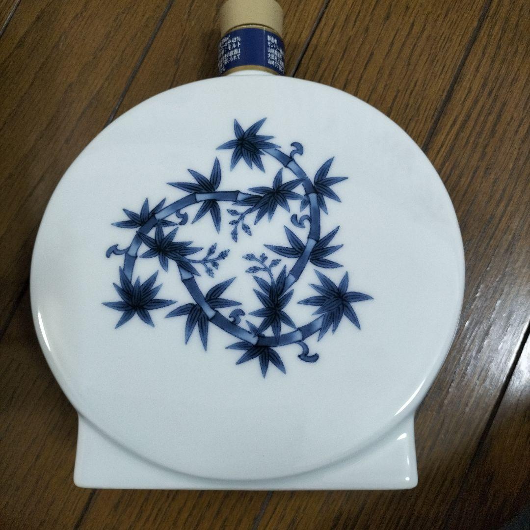 空き瓶サントリーピュアモルトウイスキー 山崎12年 有田焼〈染付竹寅文皿型瓶〉