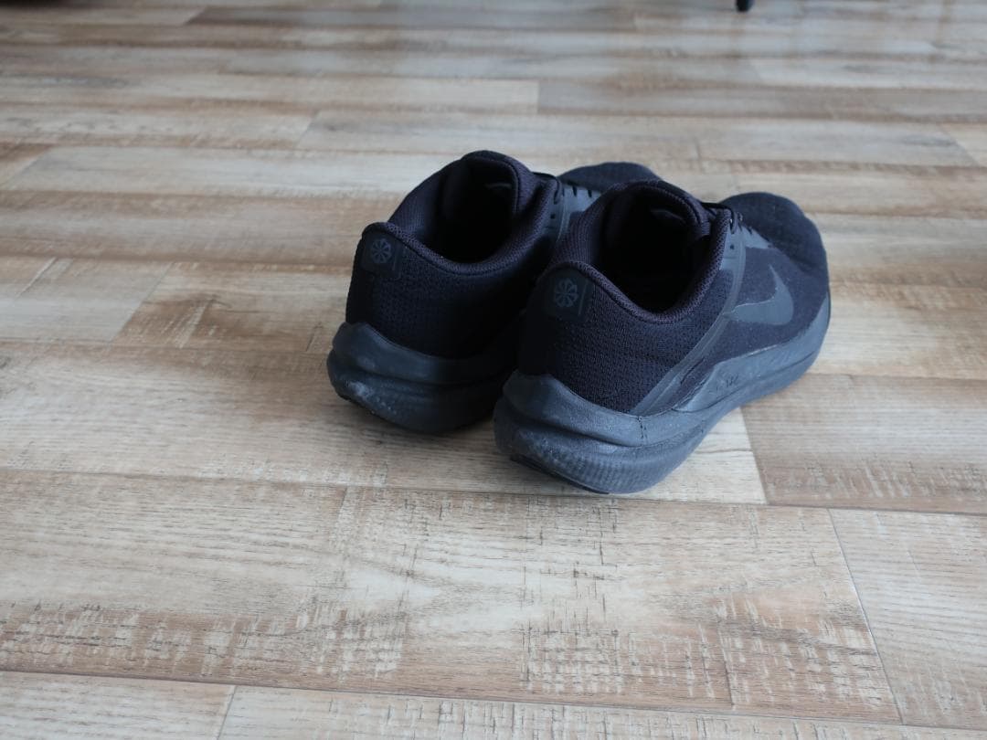 ★人気 ナイキ ウィンフロー10 ブラック 27cm 高機能ランニングシューズ