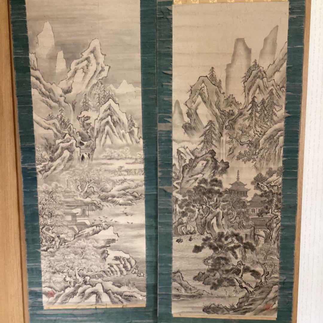 狩野山楽　【紙本水墨画双幅　楼閣山水図】　共箱　　掛軸双幅　　軸先は骨　稀有品