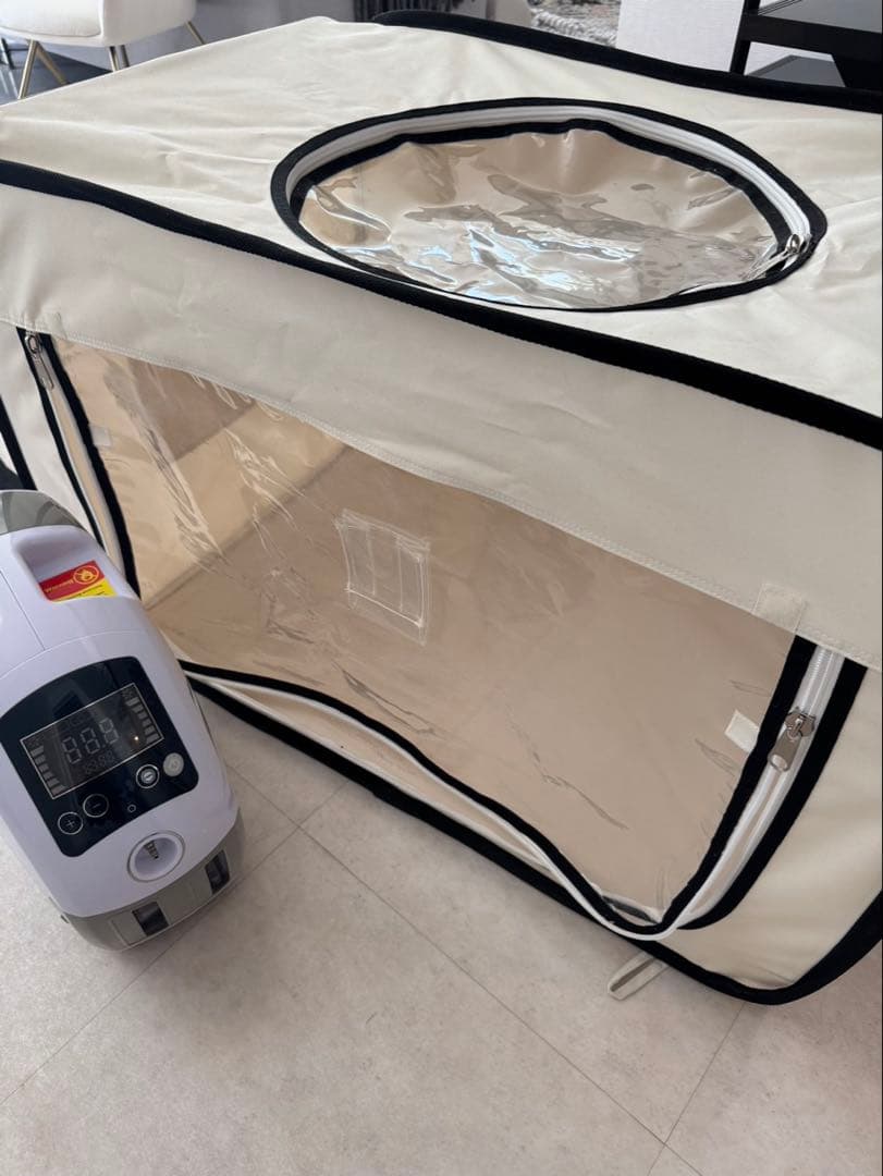 ペット向け酸素室　高性能酸素濃縮器とペットオキシホテルスクエアM