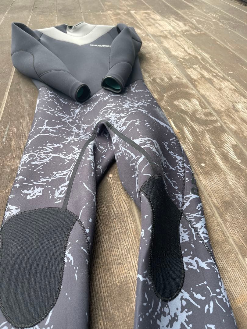 REVO レボリューション　ジャーフル2mm L〜XL相当【初冬まで大活躍】