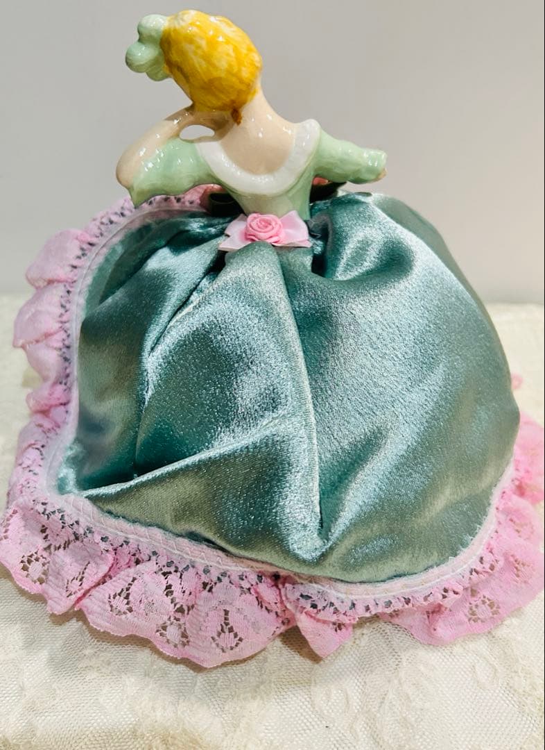 ハーフドール　ピンクッション　脚付き　ヴィンテージ品