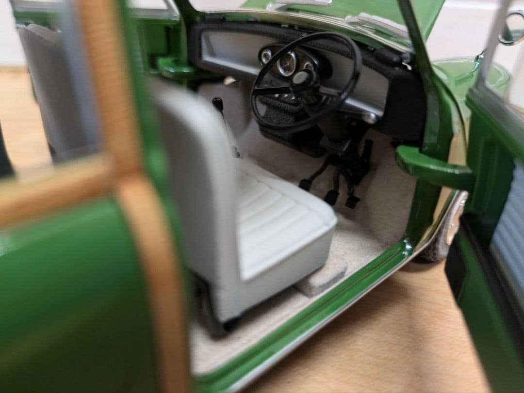 京商　モーリスミニトラベラー　1/18 グリーン