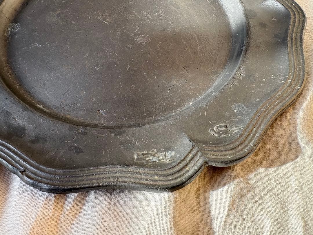 フランスアンティーク　エタン　花リム皿　ピューター皿