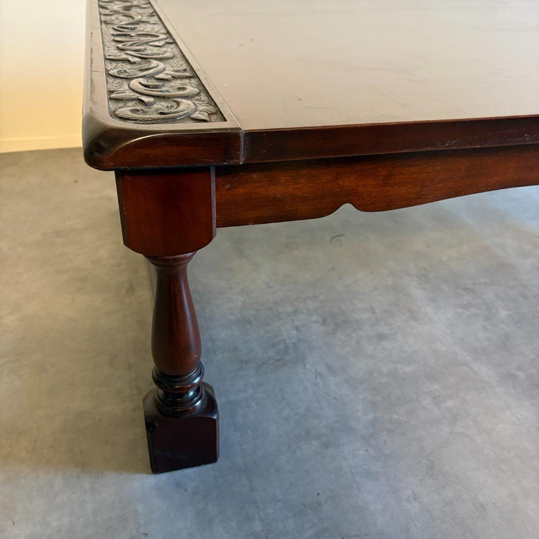 ヴィンテージ 木製センターテーブル 彫刻入り