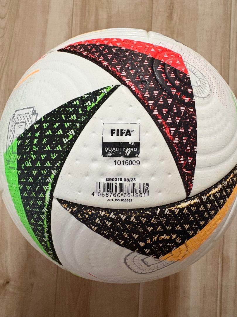 アディダス　EURO2024 公式球　フースバルリーベ