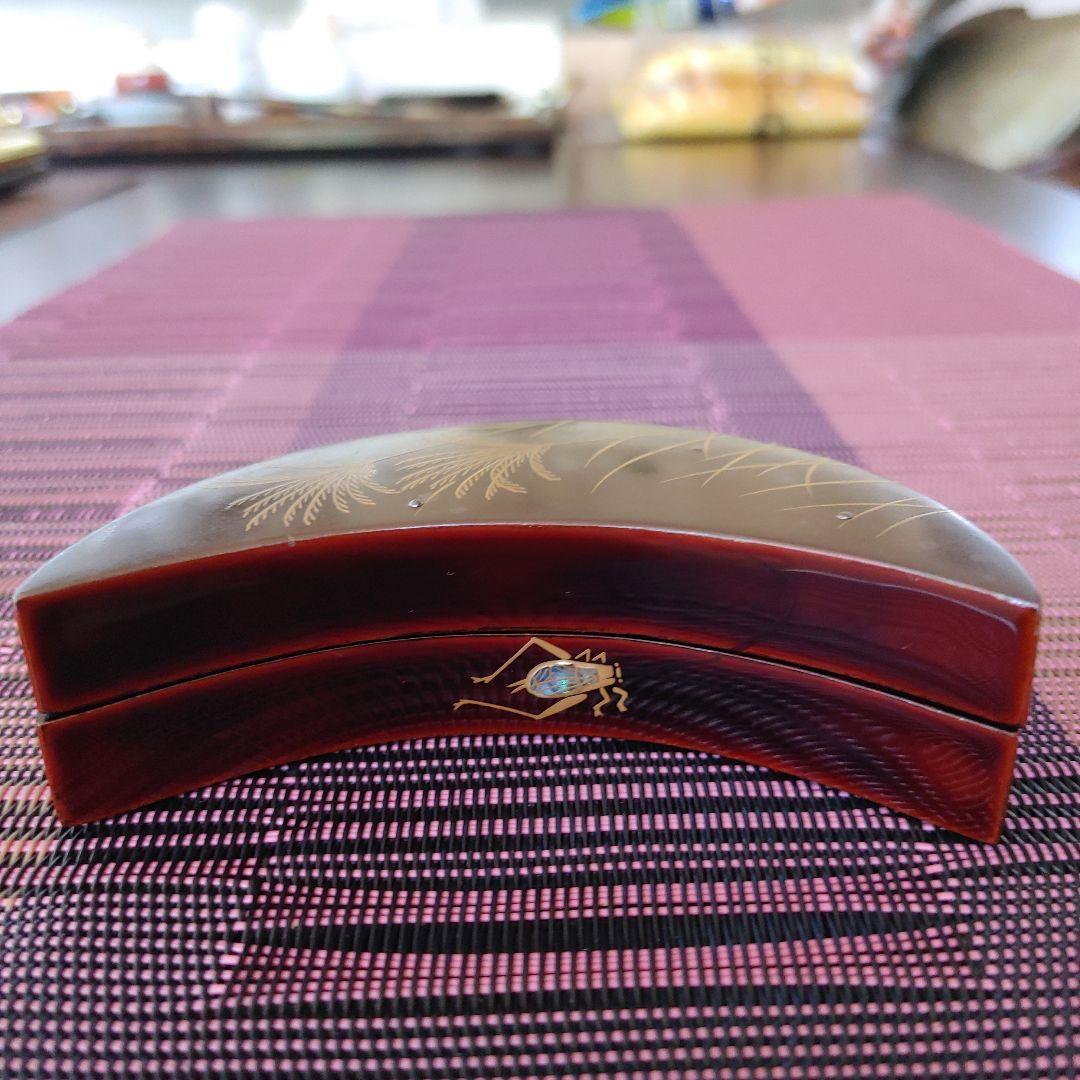 輪島塗　鈴虫蒔絵　三日月型香合