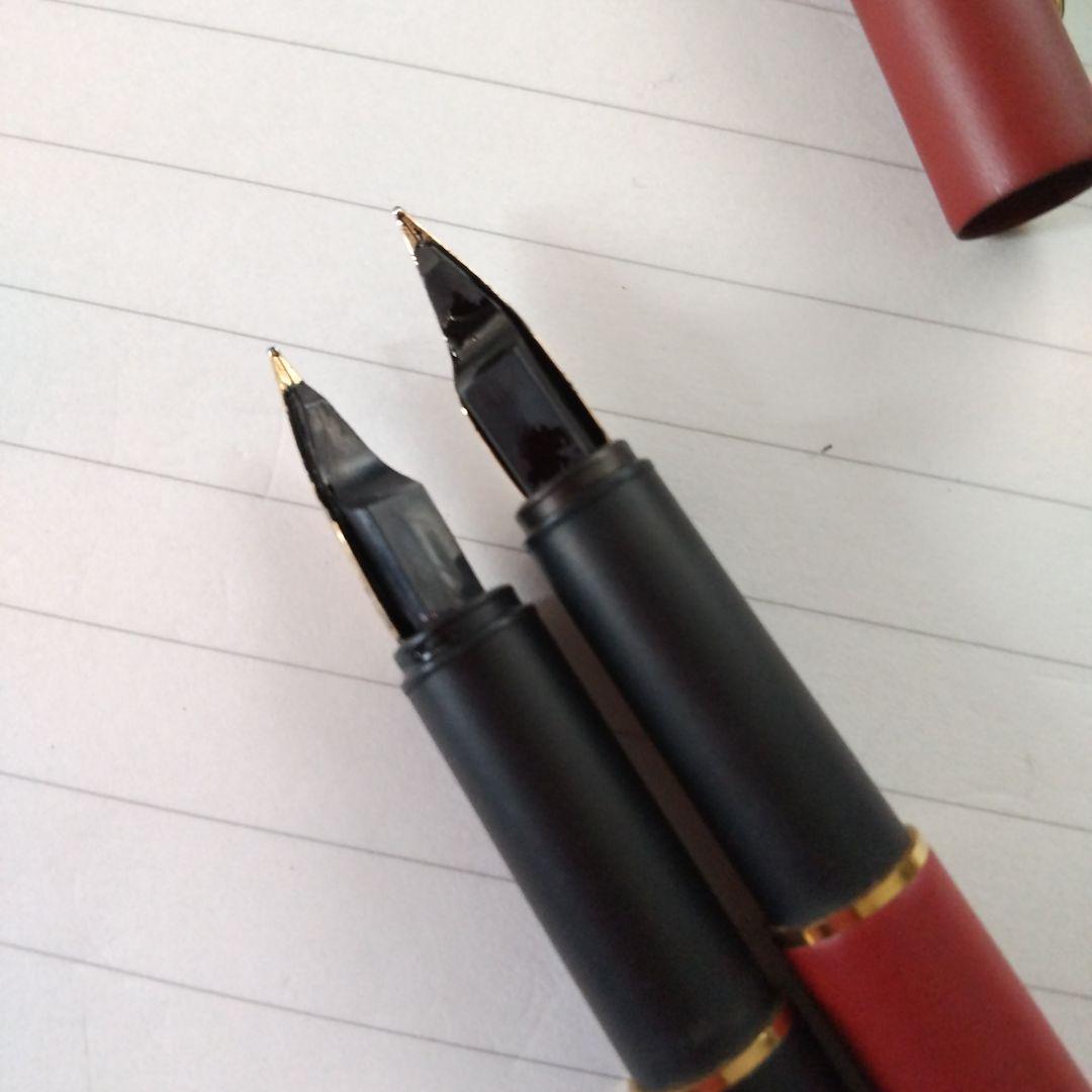 MONTBLANC、赤、黒色の万年筆