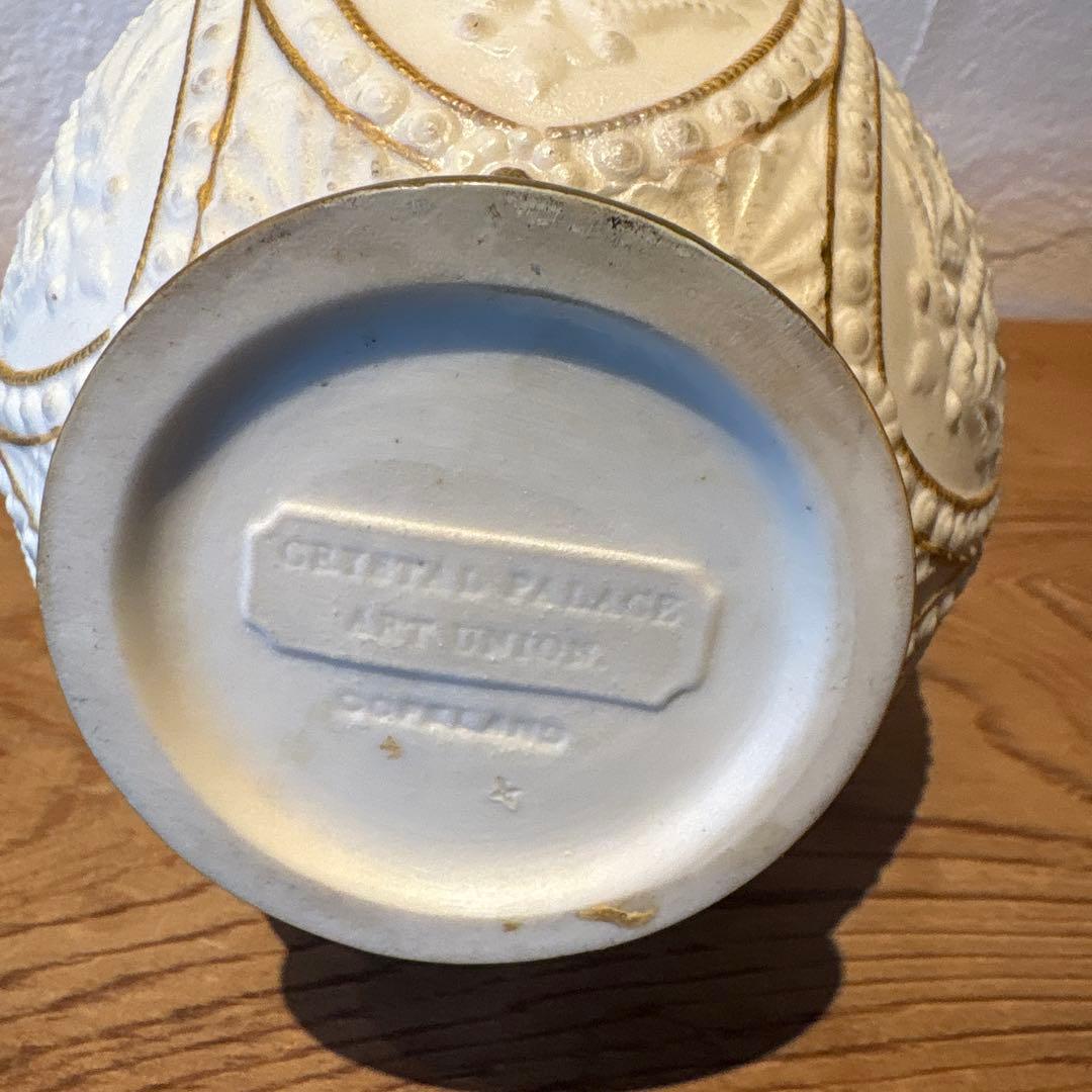 エレガントな金色装飾の花瓶