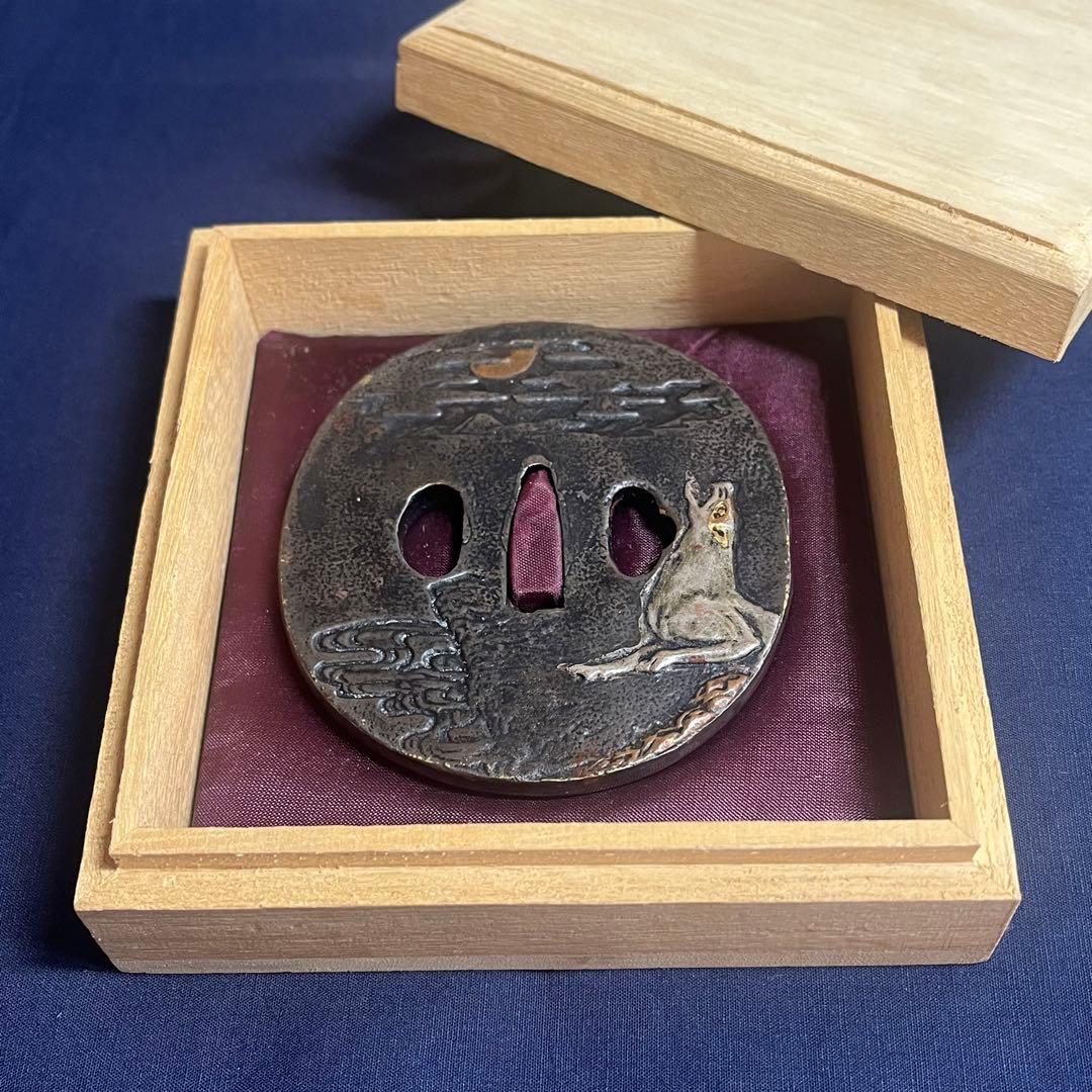 鍔 細工唐銅銀象嵌狼　紋鍔 刀装具 真剣 居合い 侍 桐箱入