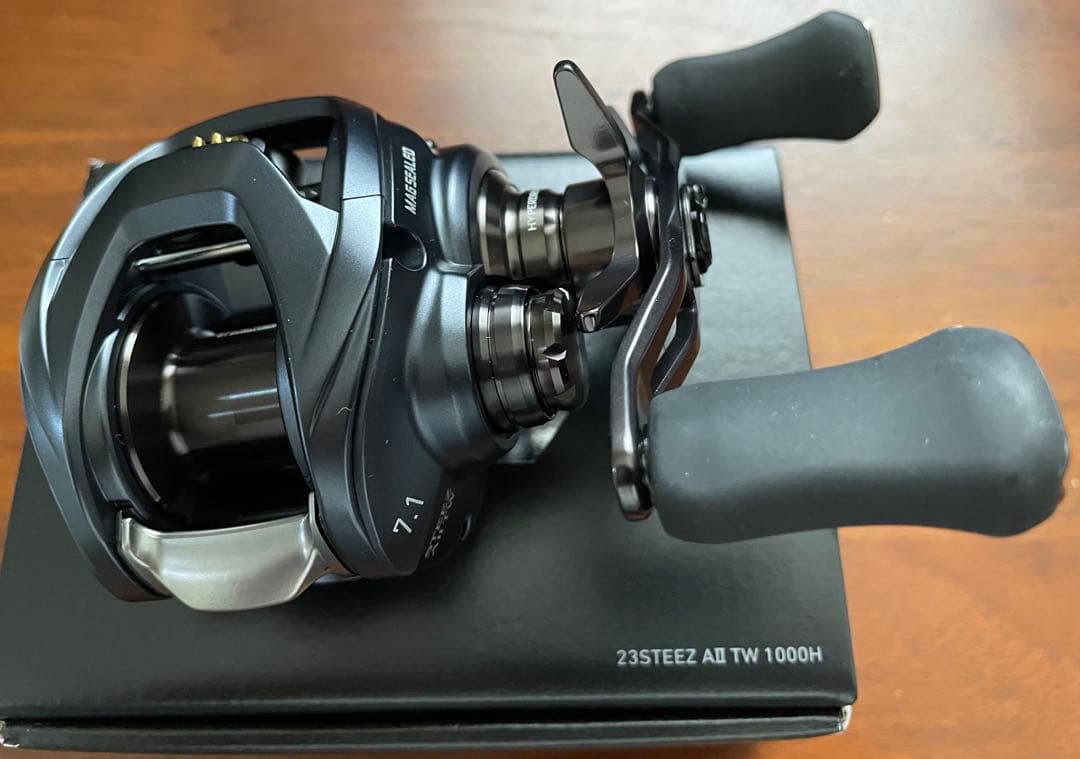 ダイワ ベイトリール スティーズ A2 TW 1000H(右)
