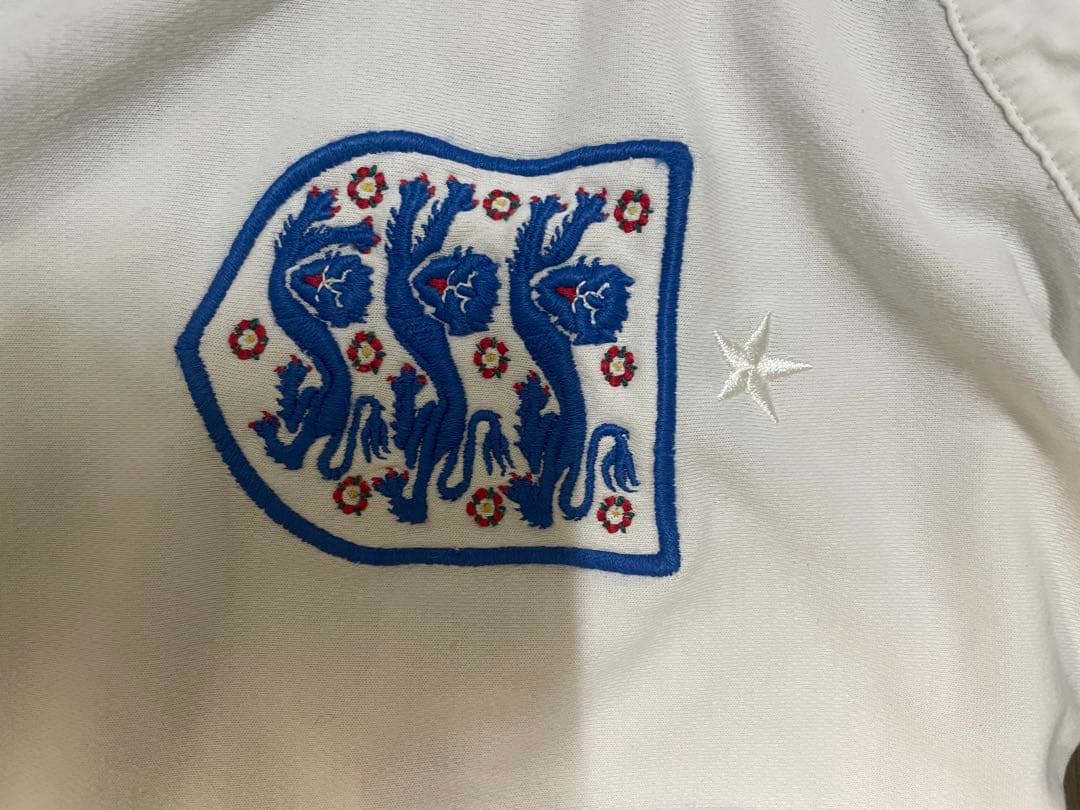 国内正規品Umbro イングランド代表サッカーシャツとショーツセット