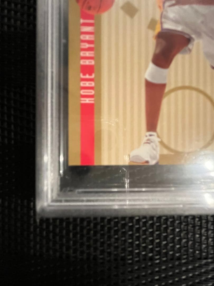 NBA カード コービー ブライアント UD ダイカットインサート PSA 9