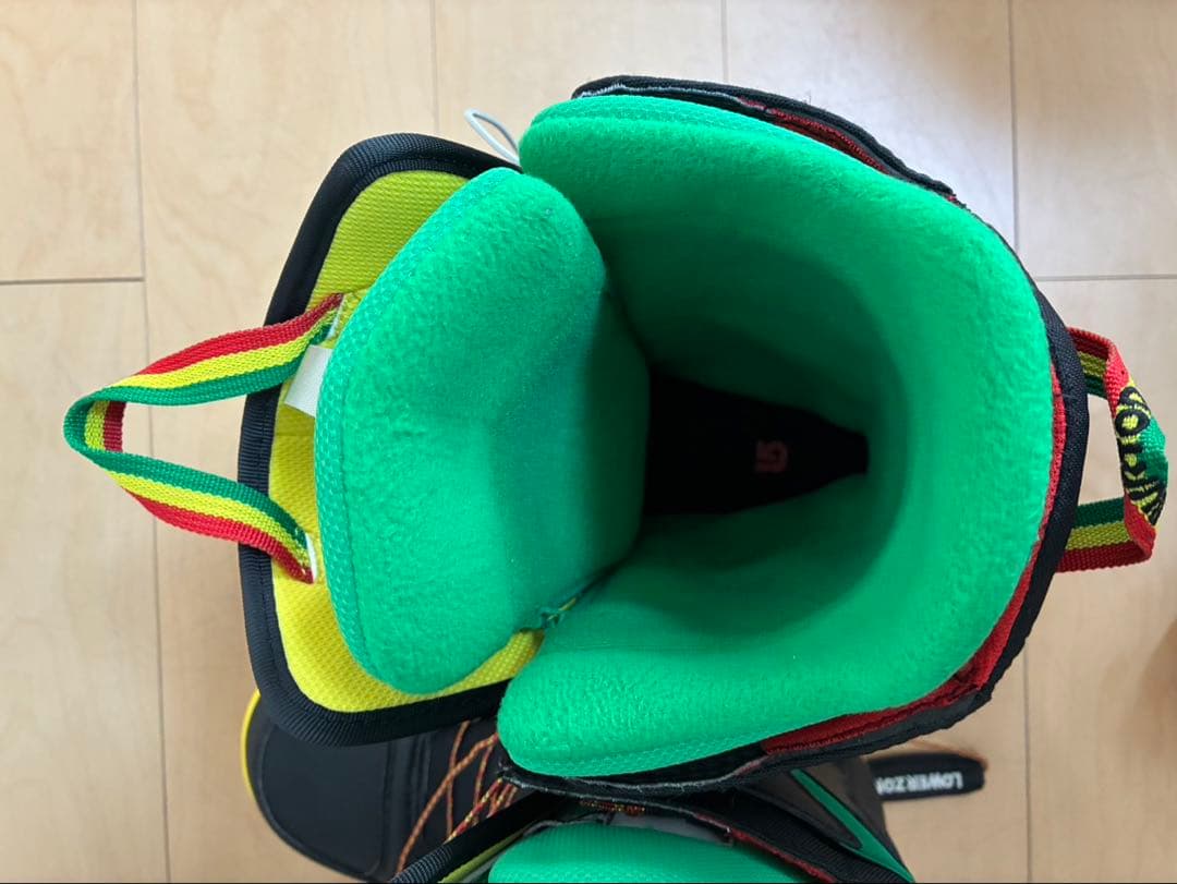 スノーボードブーツ ブラック/グリーン/イエロー