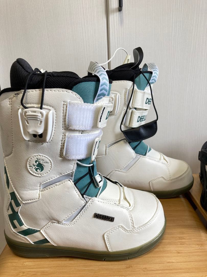 23cmDEELUXEスノーボードブーツ