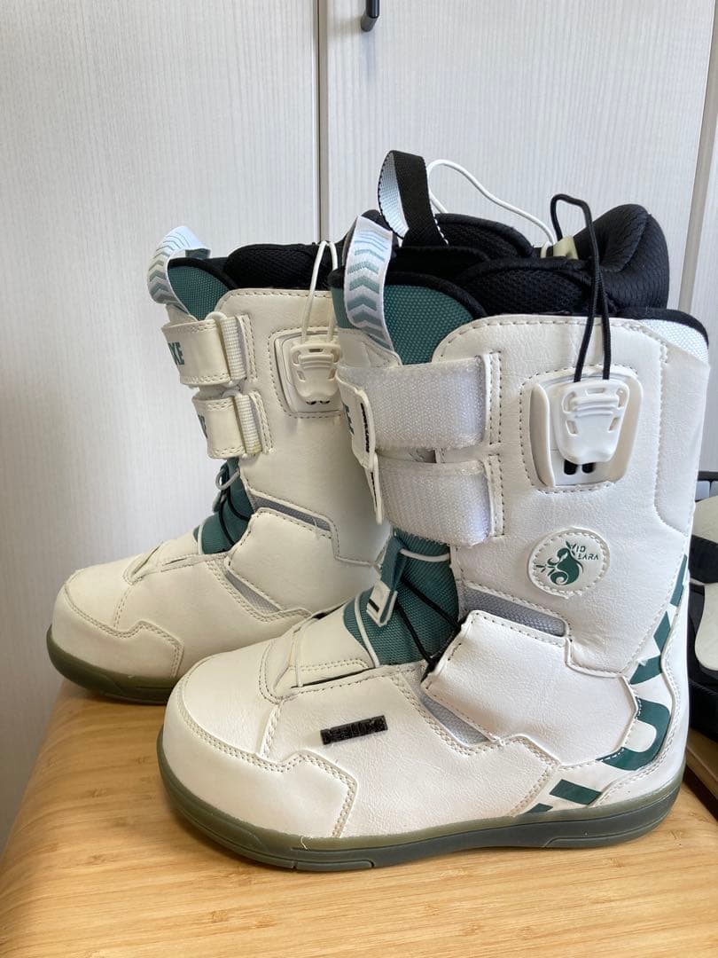 23cmDEELUXEスノーボードブーツ