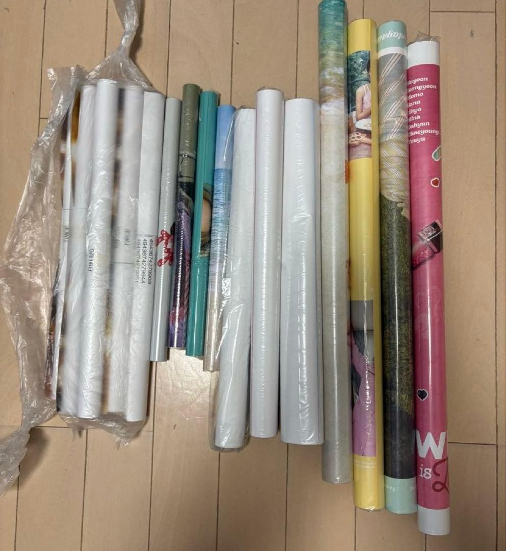 TWICE グッズ大量　まとめ売り　CD うちわ　トレカ　缶バッジ　ペンライト