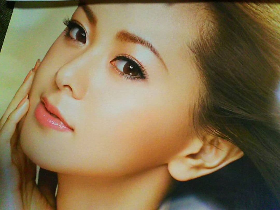 倉木麻衣ポスター非売品B2メイクアップ煌めき超絶美人ノースリーブ化粧品ブランド風
