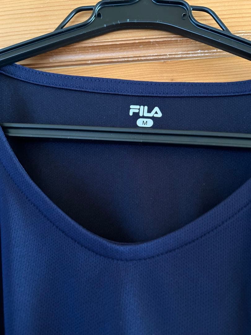フィラ　テニスウェア　紺色トップス　Mサイズ　新品