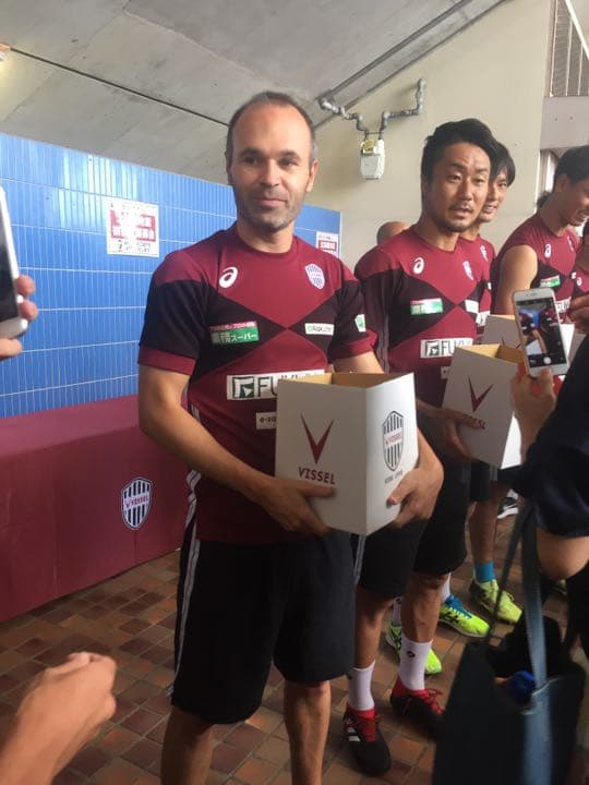 イニエスタ 直筆サイン