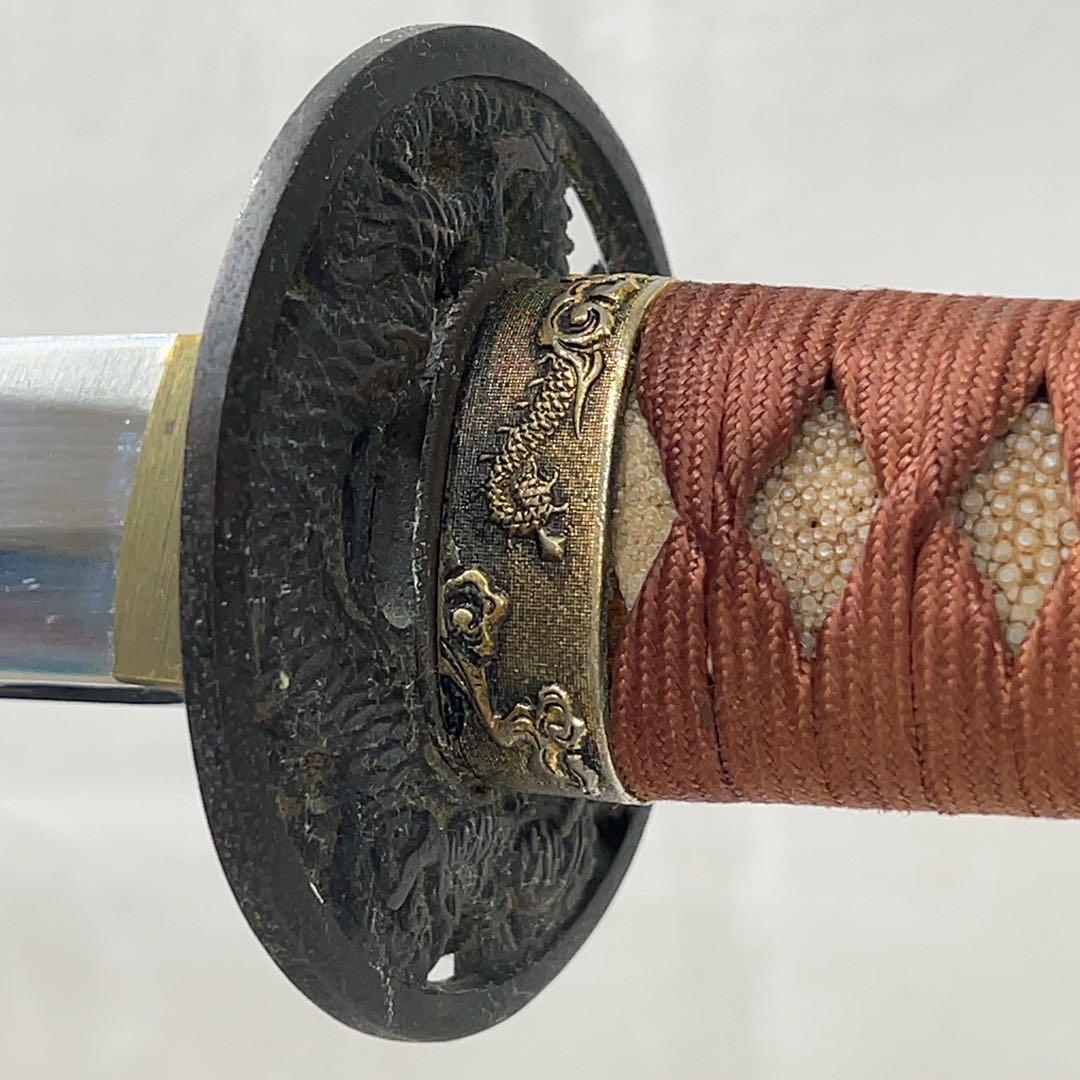 【模造刀】太刀 樋入り 全長102センチ 龍鍔 茶ツイシュ 鞘 互の目 刃紋