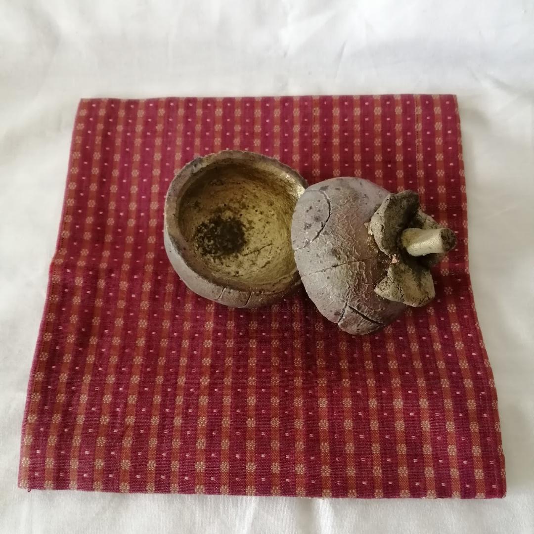 【 香合 】　茶道具　香道　作家もの　陶器　マンゴスチン