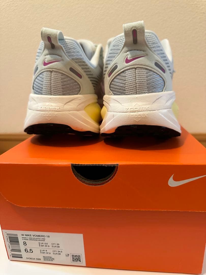 ナイキ ボメロ 18 ウィメンズ ロード ランニングシューズ グレー/ピンク