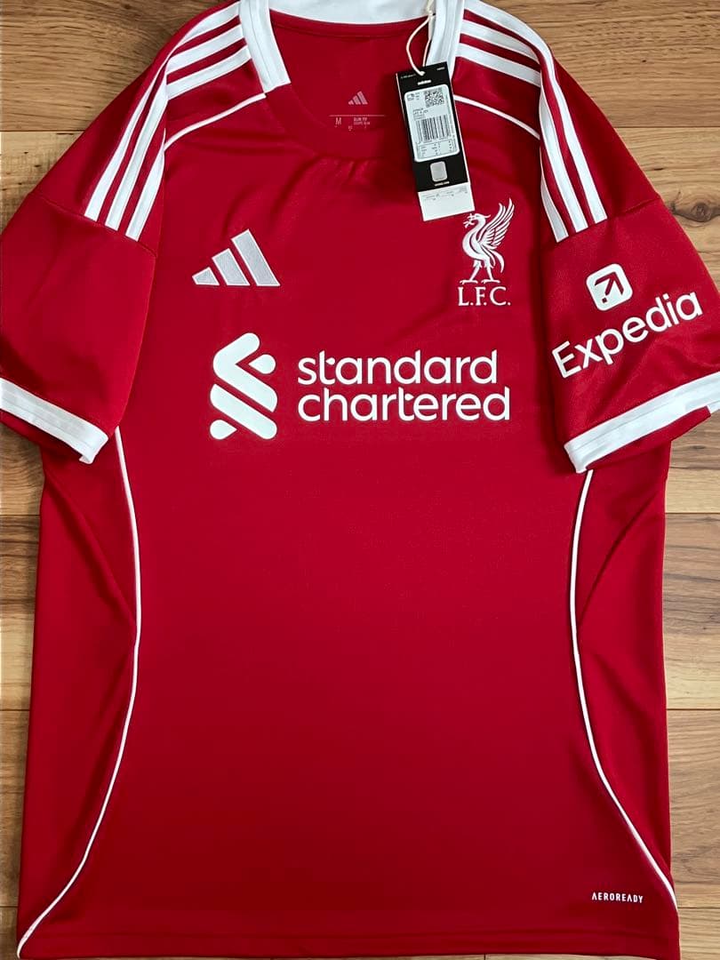 リバプール【新品】25/26 公式ユニフォーム　ホーム　半袖　Ｍサイズ