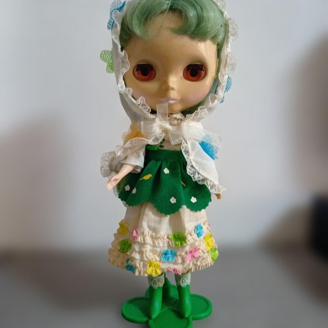 ネオブライス人形本体　緑　10年くらい前のもの　ネオではない？　アウトフィット