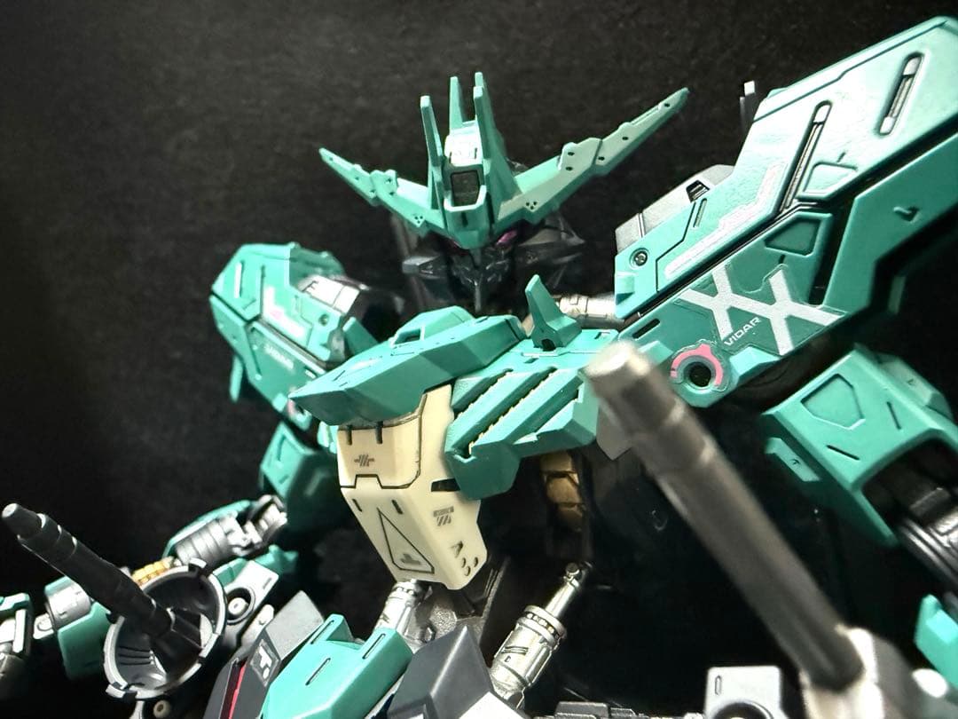 MGガンダムヴィダール　完成品　全塗装　MGバルバトス