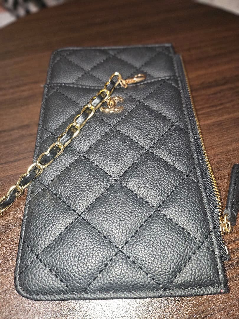 黒のキルティングレザー財布