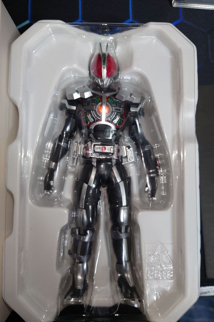 S.H.Figuarts 真骨彫 仮面ライダーファイズアクセルフォーム【開封品】