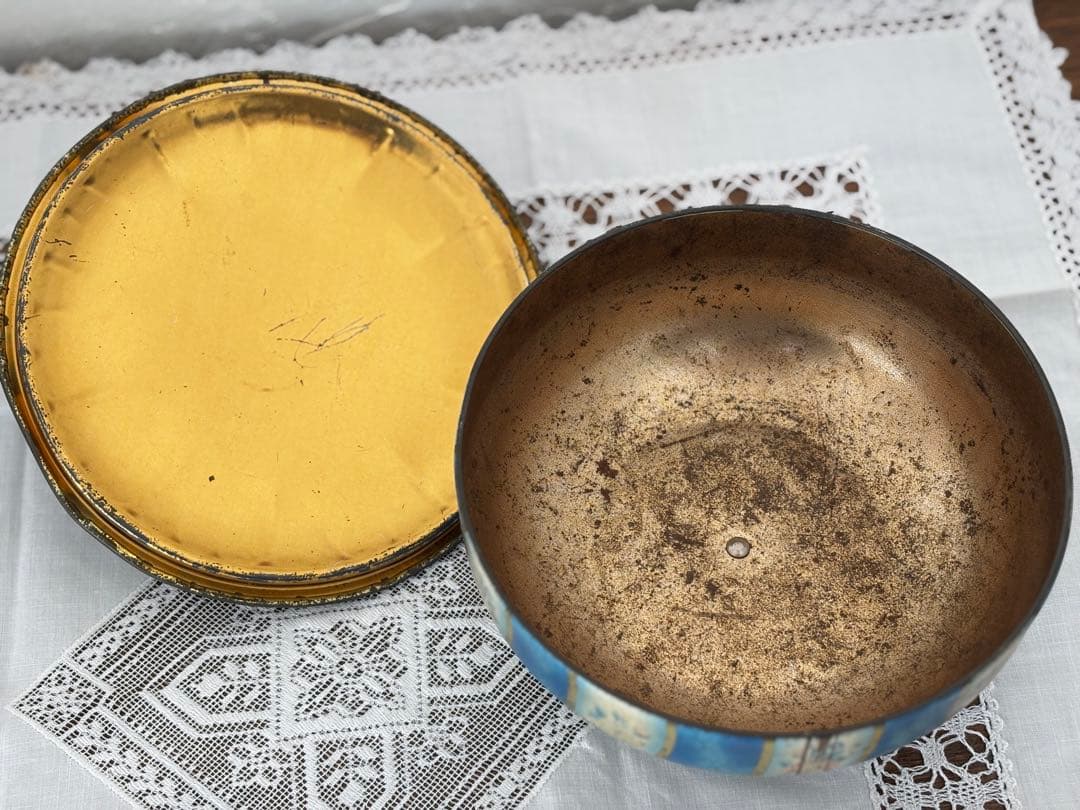 フランスアンティーク　缶　小物入れ　ブリキ　薔薇　ブロカント