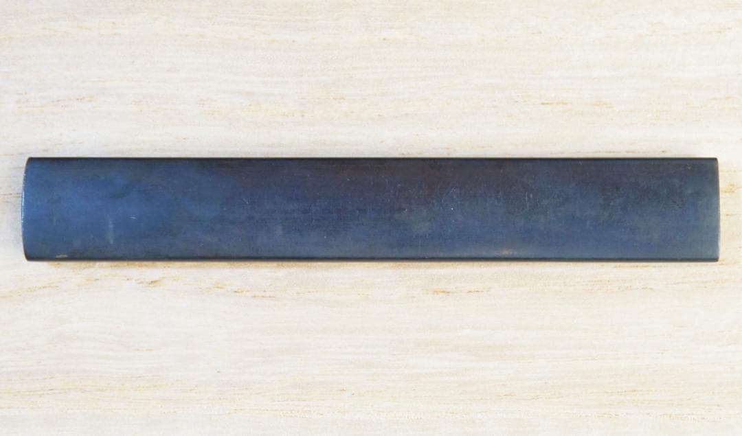 【椿樹小鳥図小柄 赤銅魚子地 高肉彫 鍍金 銀象嵌】 鍔 鐔 小柄 刀装具 骨董